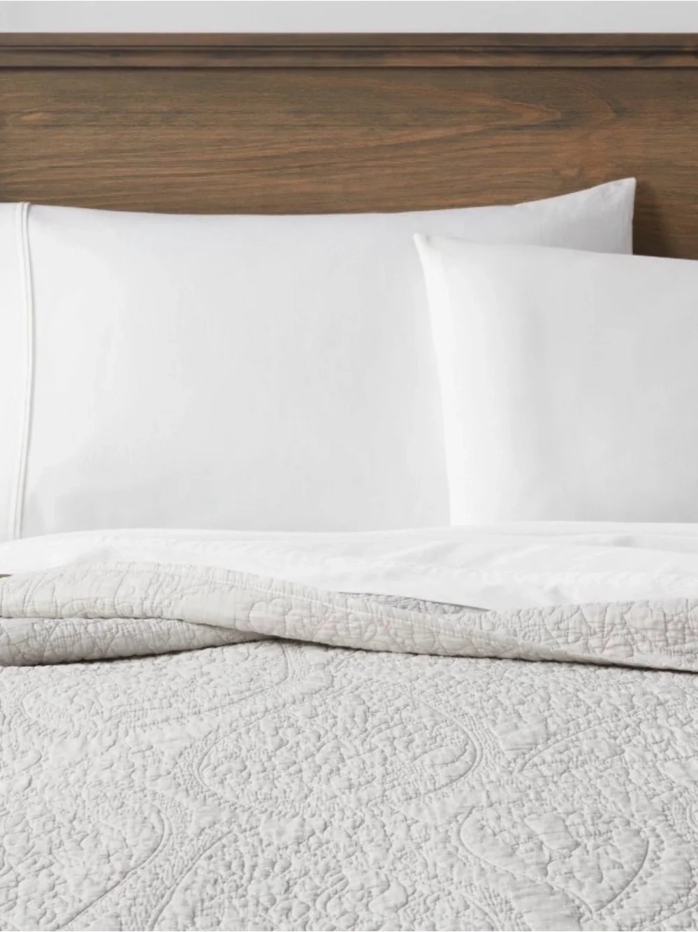 Threshold White Quilted Bedspread with Pillow Shams